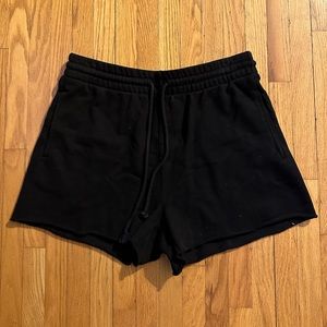 Aritzia cozy boyfriend 2” shorts